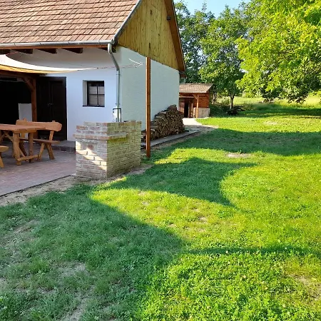 Casa de Férias Börzsöny Aranya